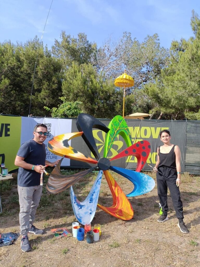 Stiefnu & Sima Kahaki in front of the Installation